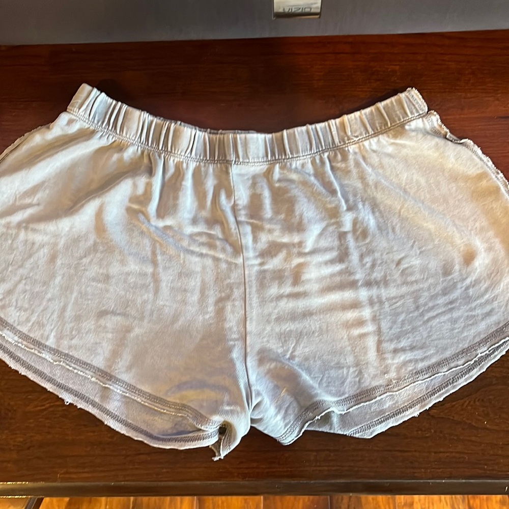 Em & Elle Light Gray Soft Wide Leg Chic Shorts. Size M. Casual & comfy!